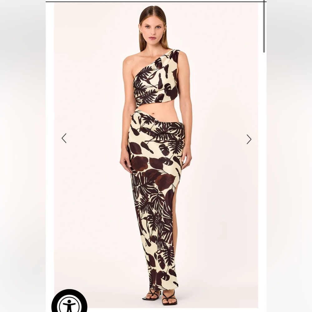 RAYA ONE SHOULDER ASYM GOWN
US size 10